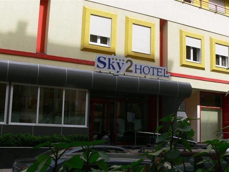 Sky 2 Hotel Tirana Bagian luar foto